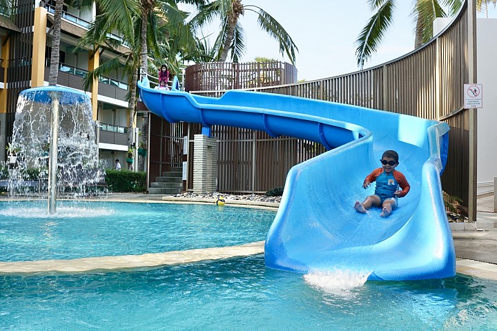 Huge pool with a kids' pool